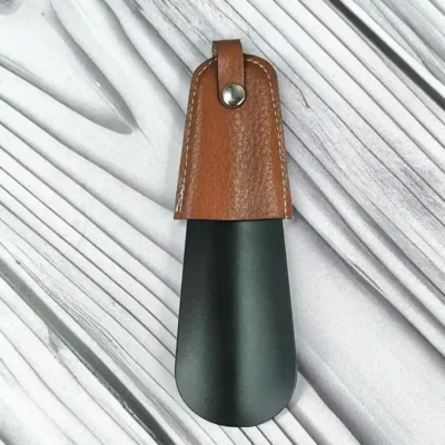 پاشنه کش جیبی فلزی با دسته چرمی