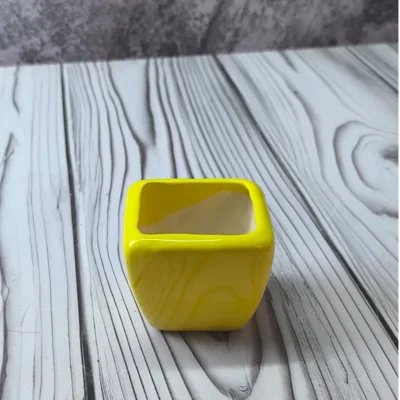 گلدان سفالی چهار گوش